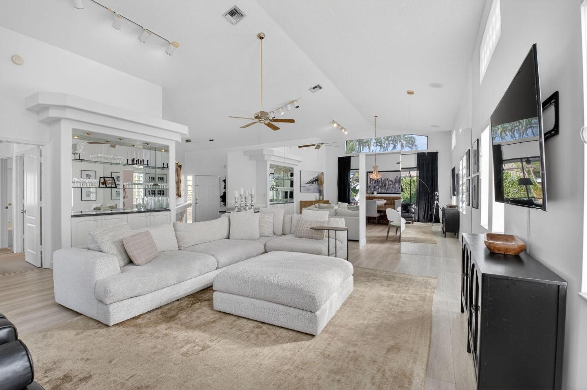 9060 Villa Portofino Circle