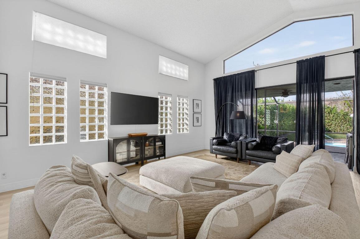 9060 Villa Portofino Circle