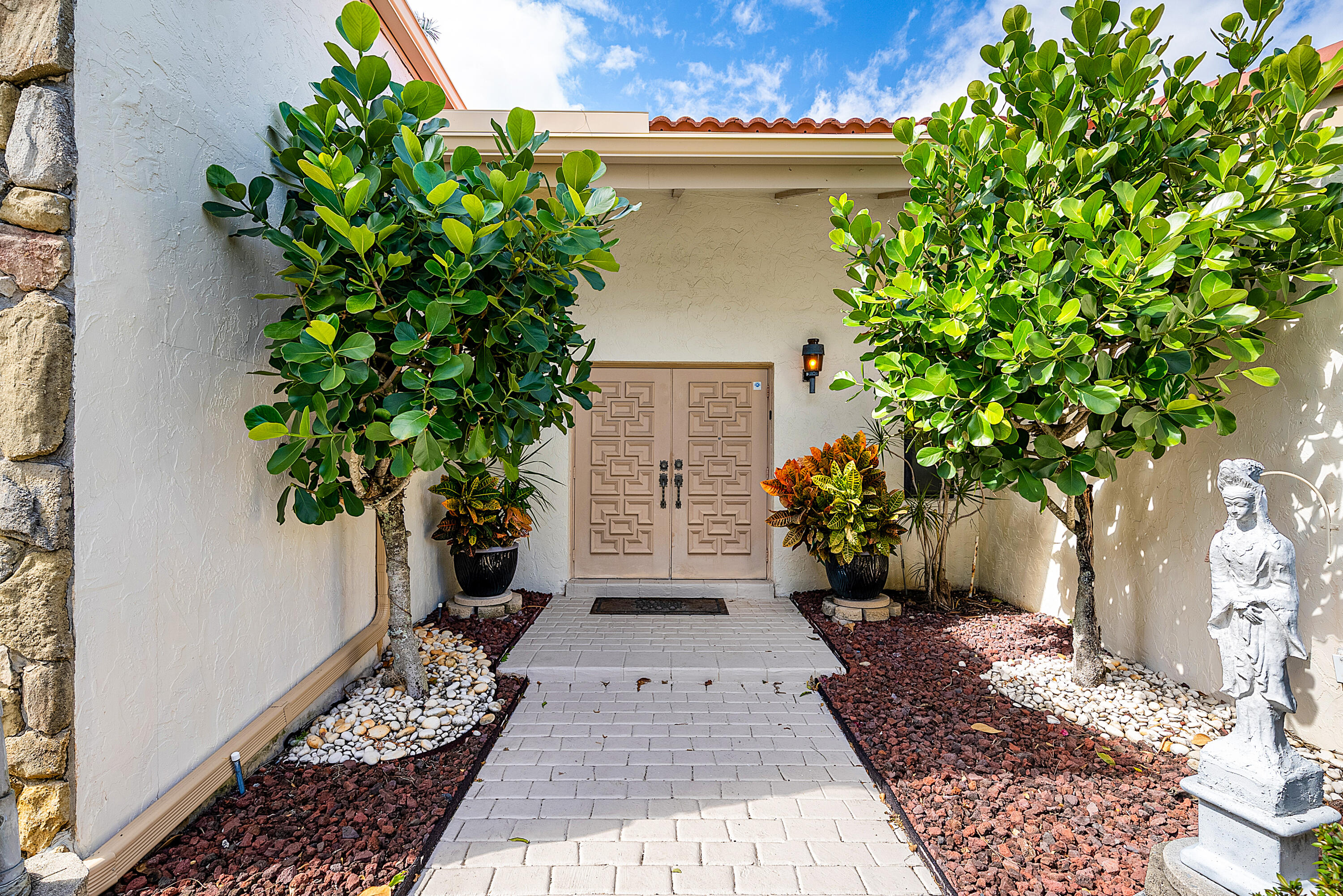5104 Pineview Circle