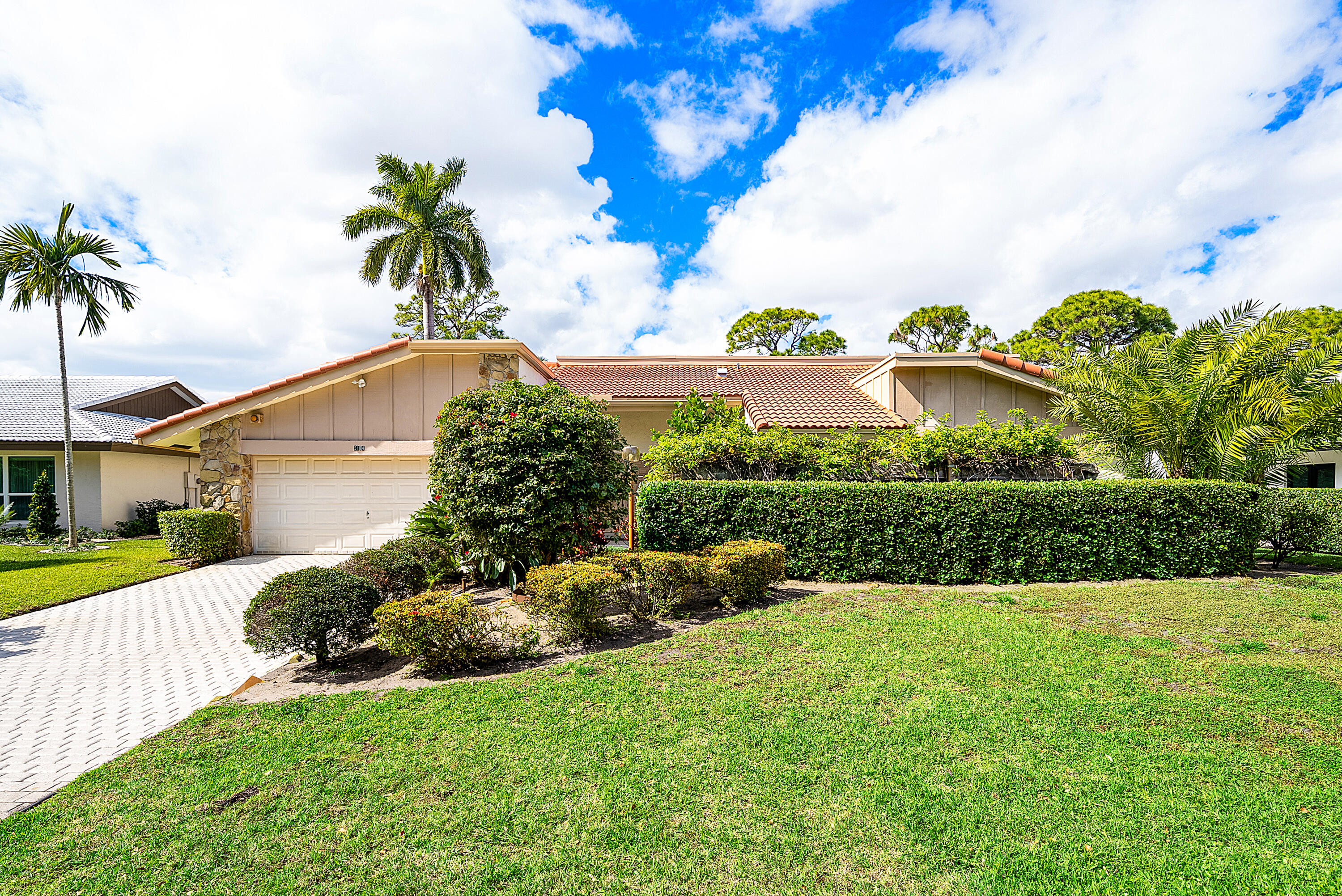 5104 Pineview Circle