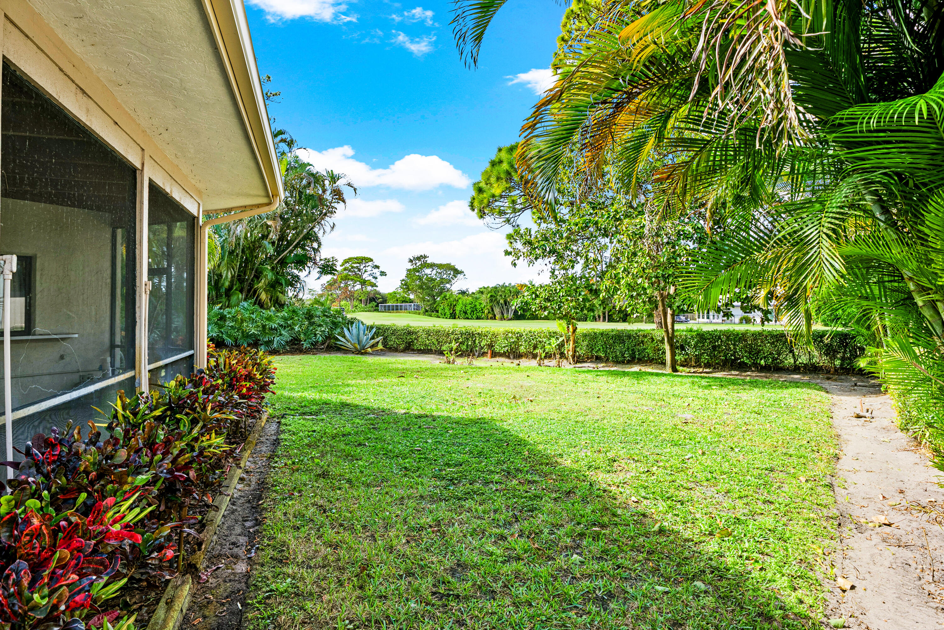 5104 Pineview Circle