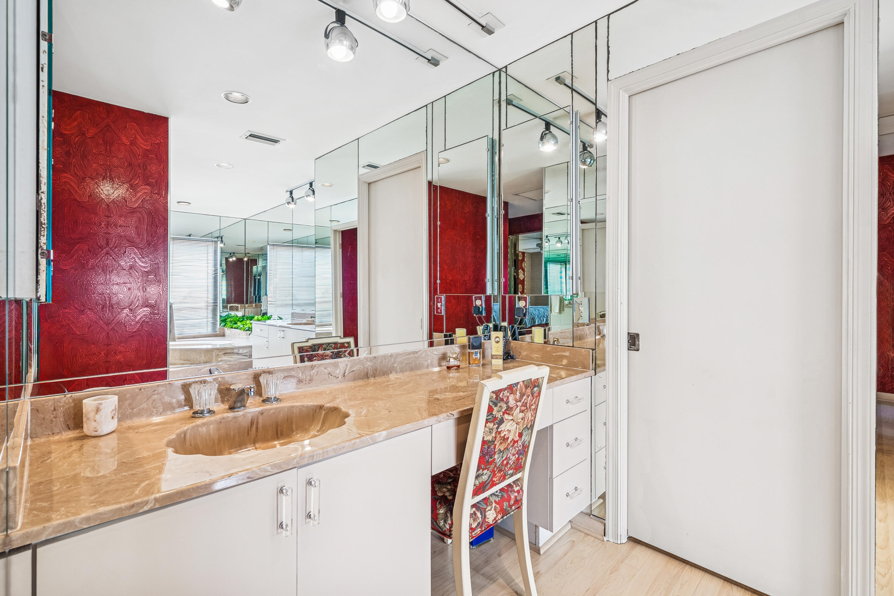 5104 Pineview Circle