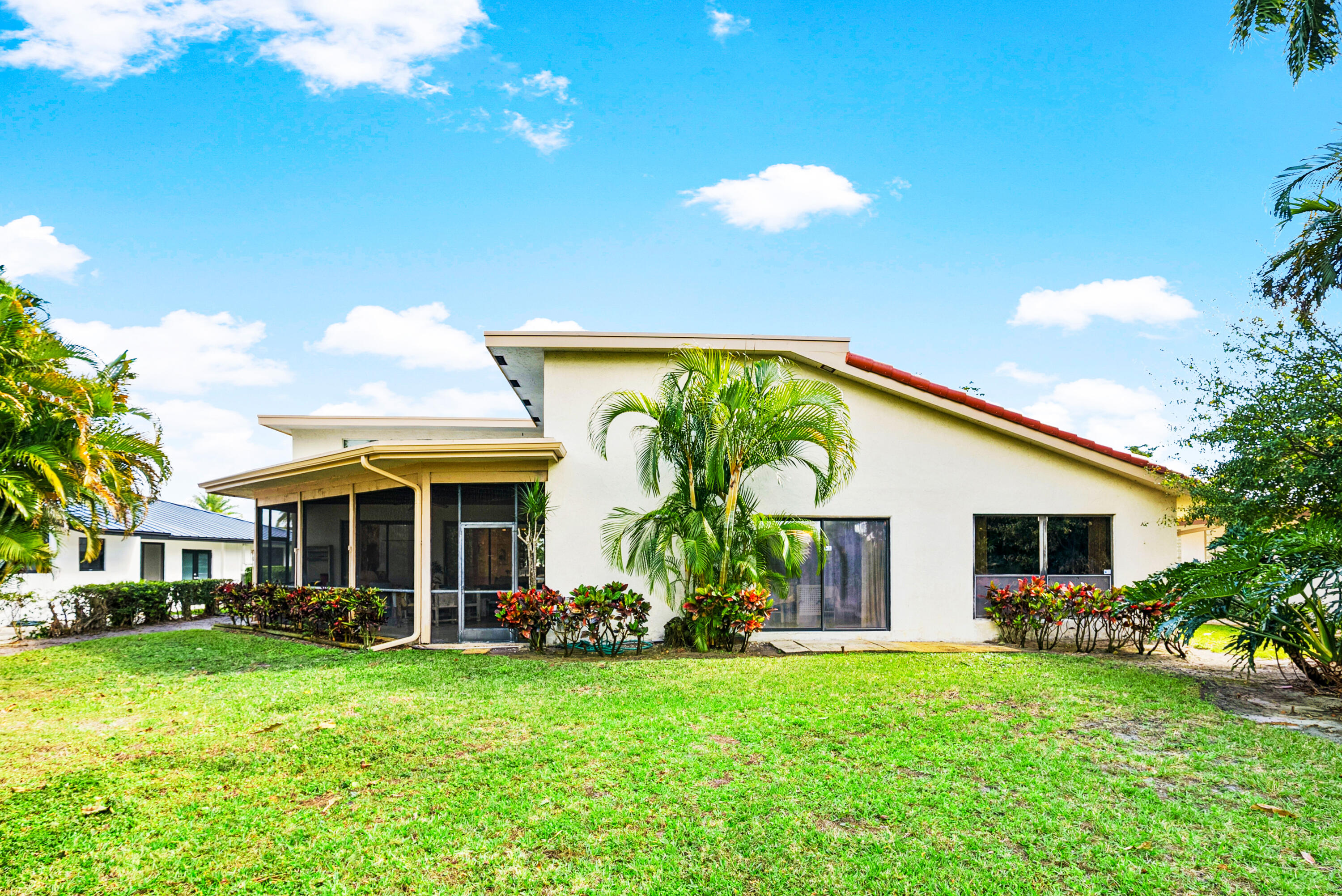 5104 Pineview Circle