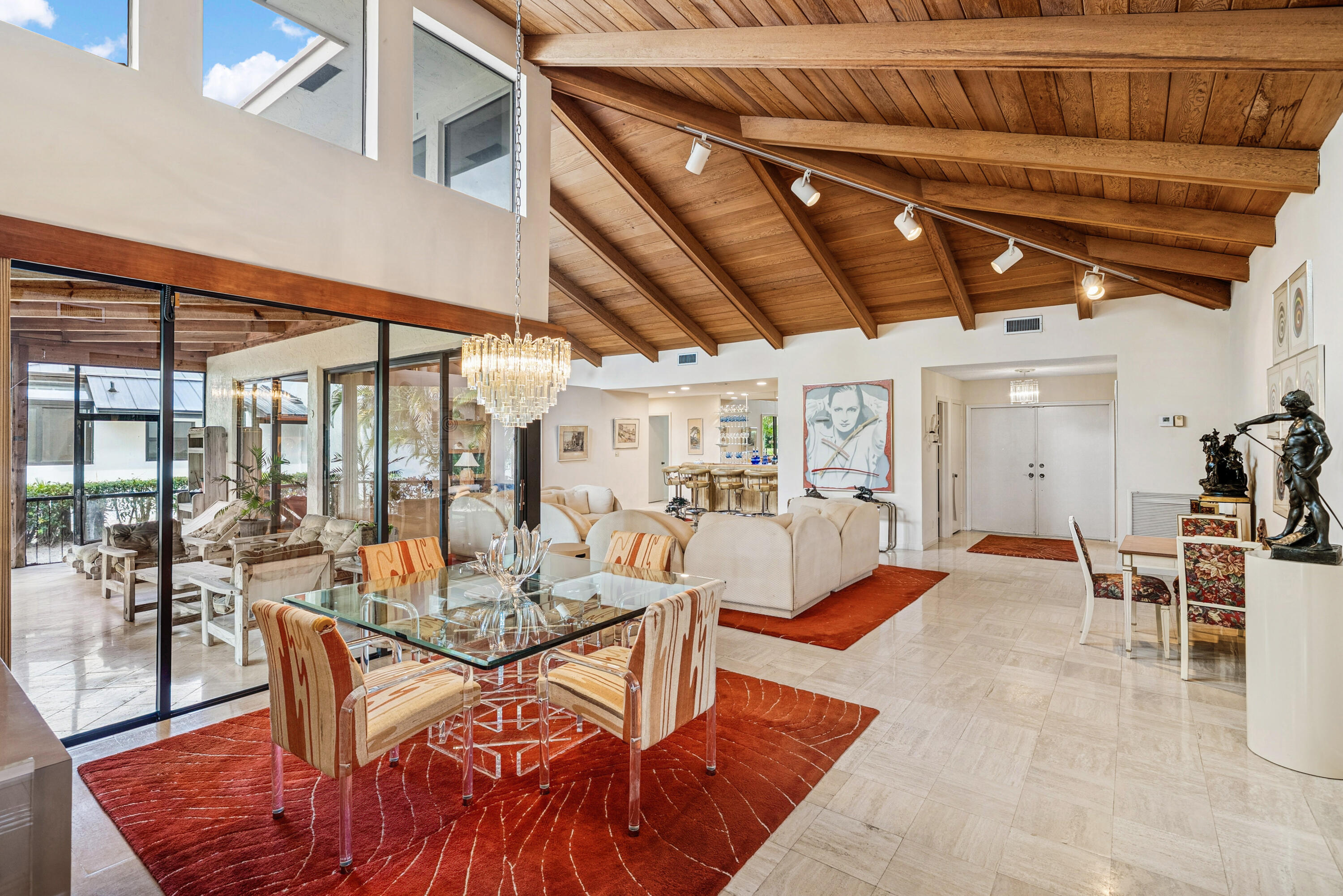 5104 Pineview Circle