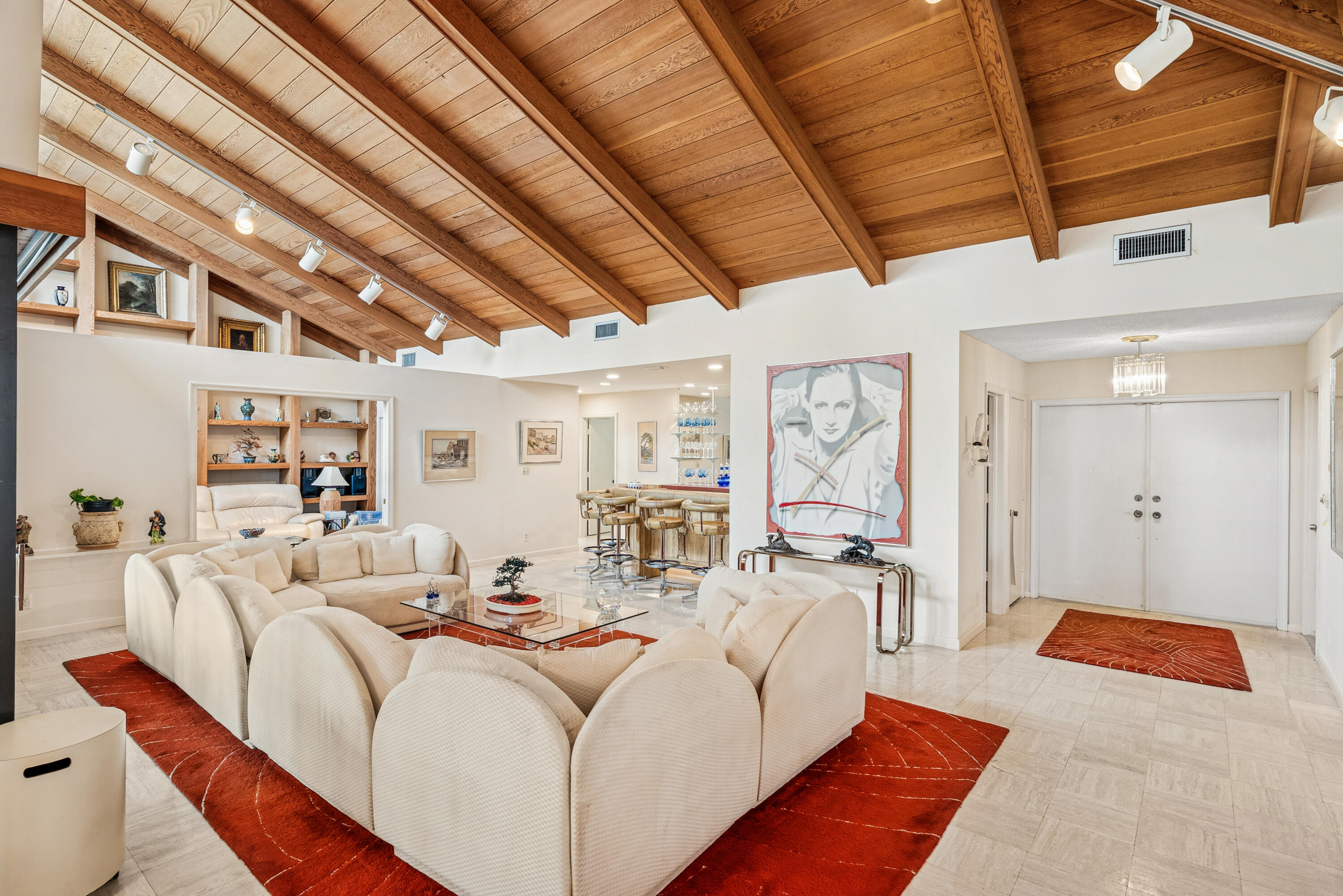 5104 Pineview Circle