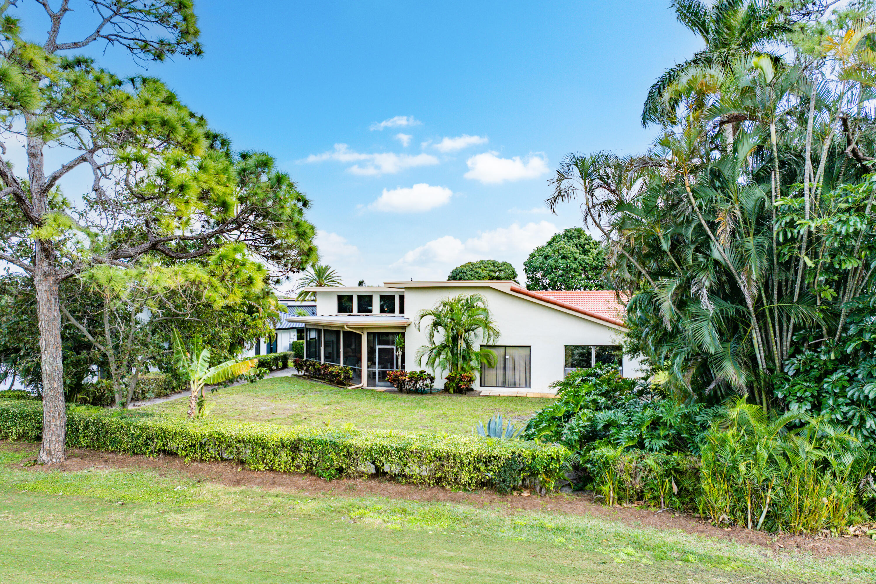 5104 Pineview Circle