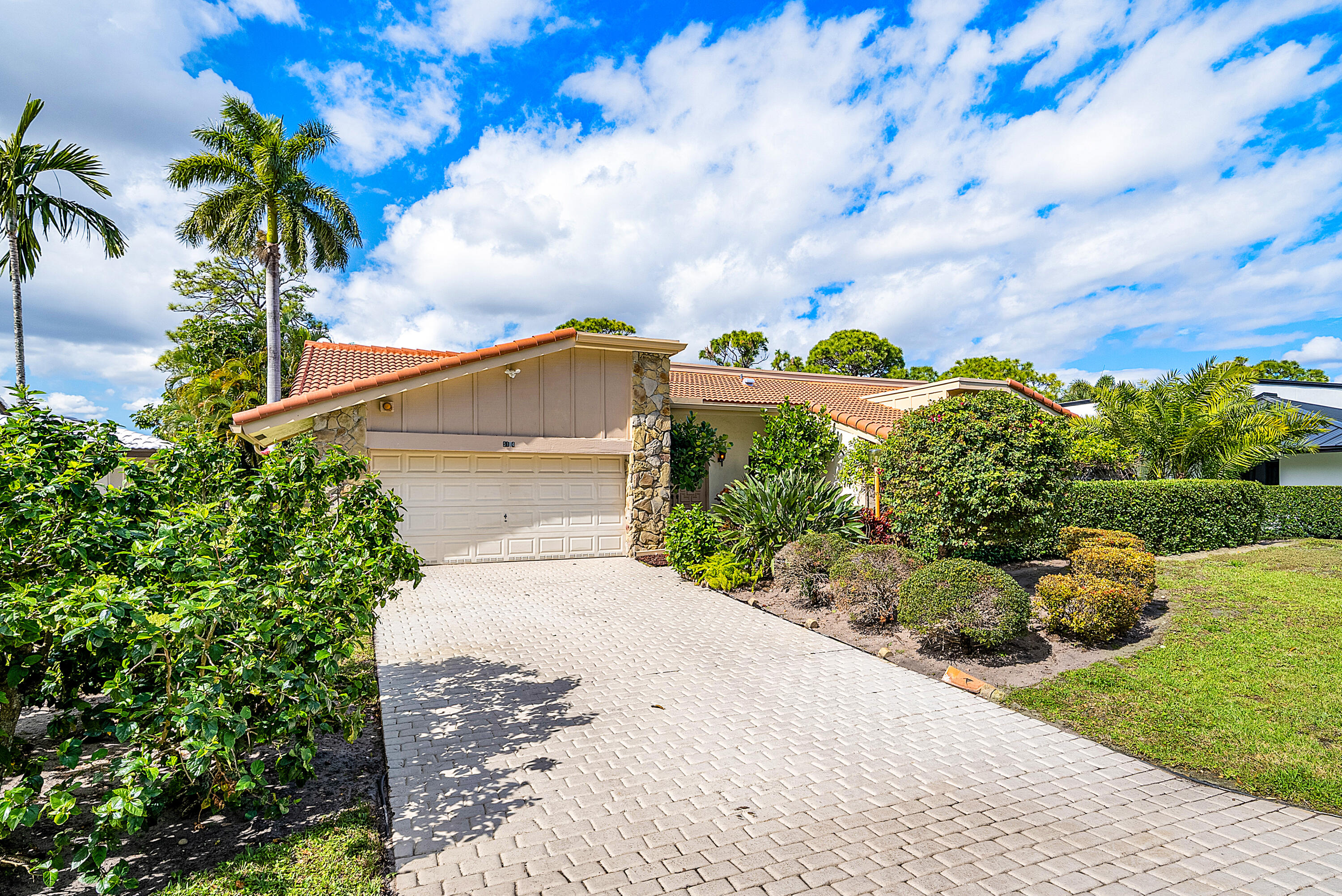 5104 Pineview Circle