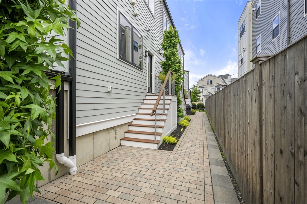 227 Cedar St # 3