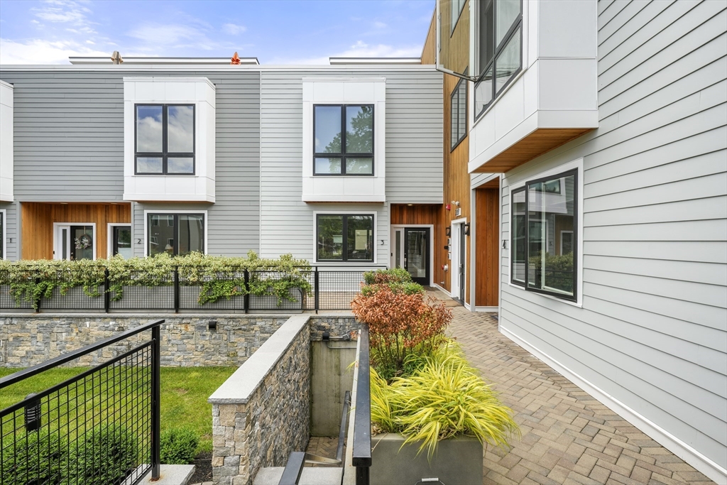 227 Cedar St # 3