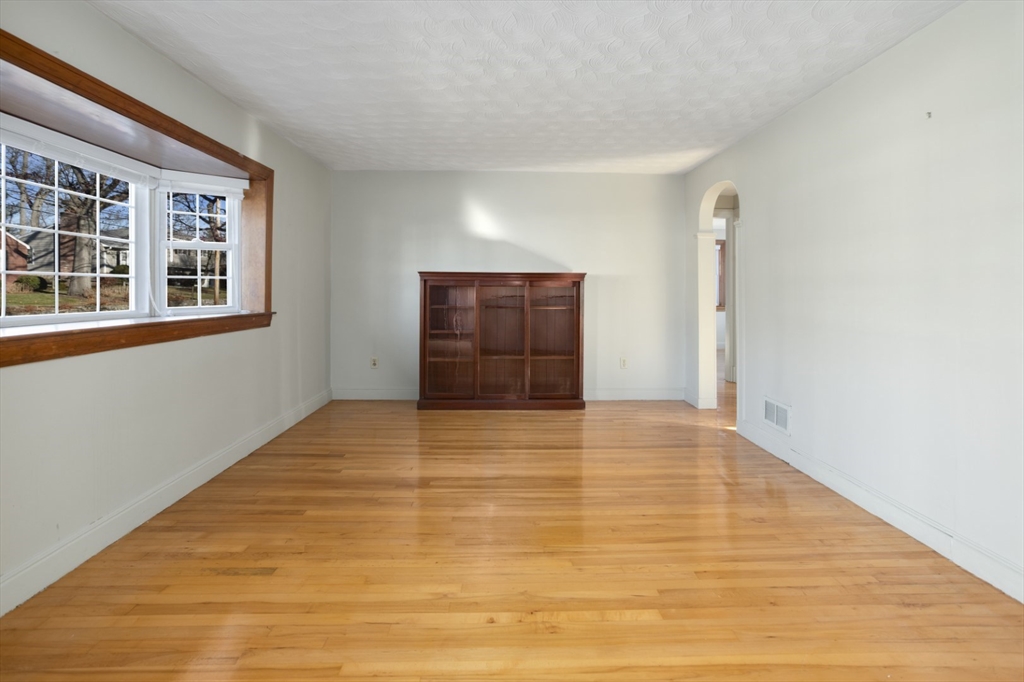 24 Hillcrest Rd