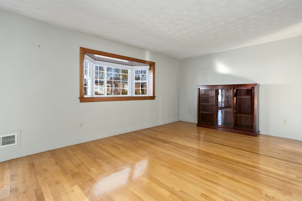 24 Hillcrest Rd