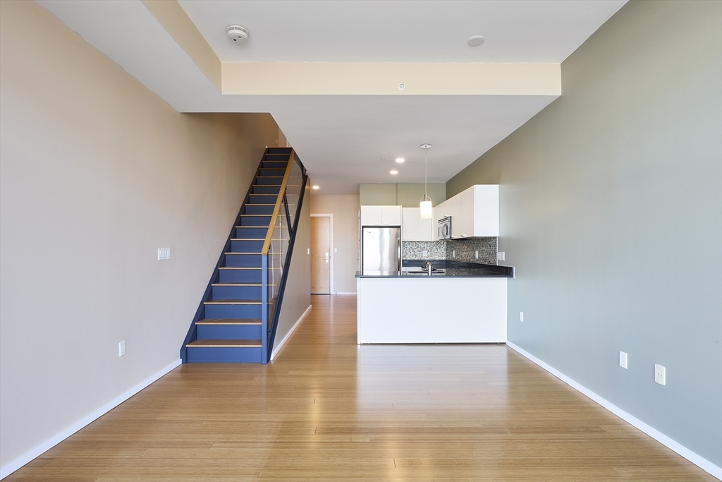 2 Earhart St # 915
