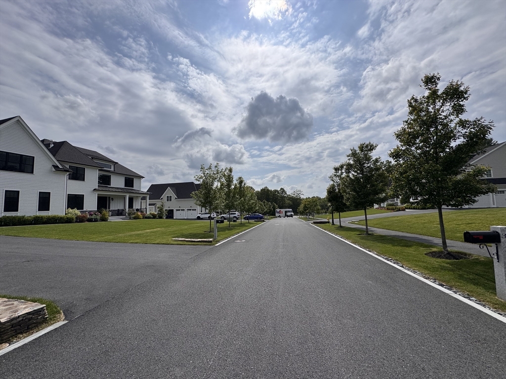 34 Hedgerow Ln