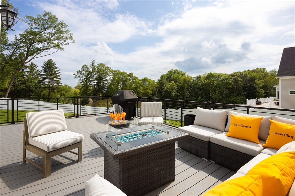 34 Hedgerow Ln
