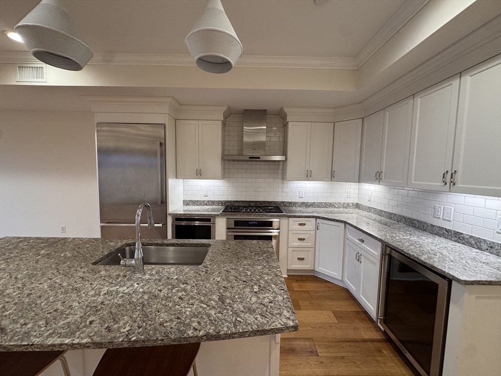 374-398 Bunker Hill # 306