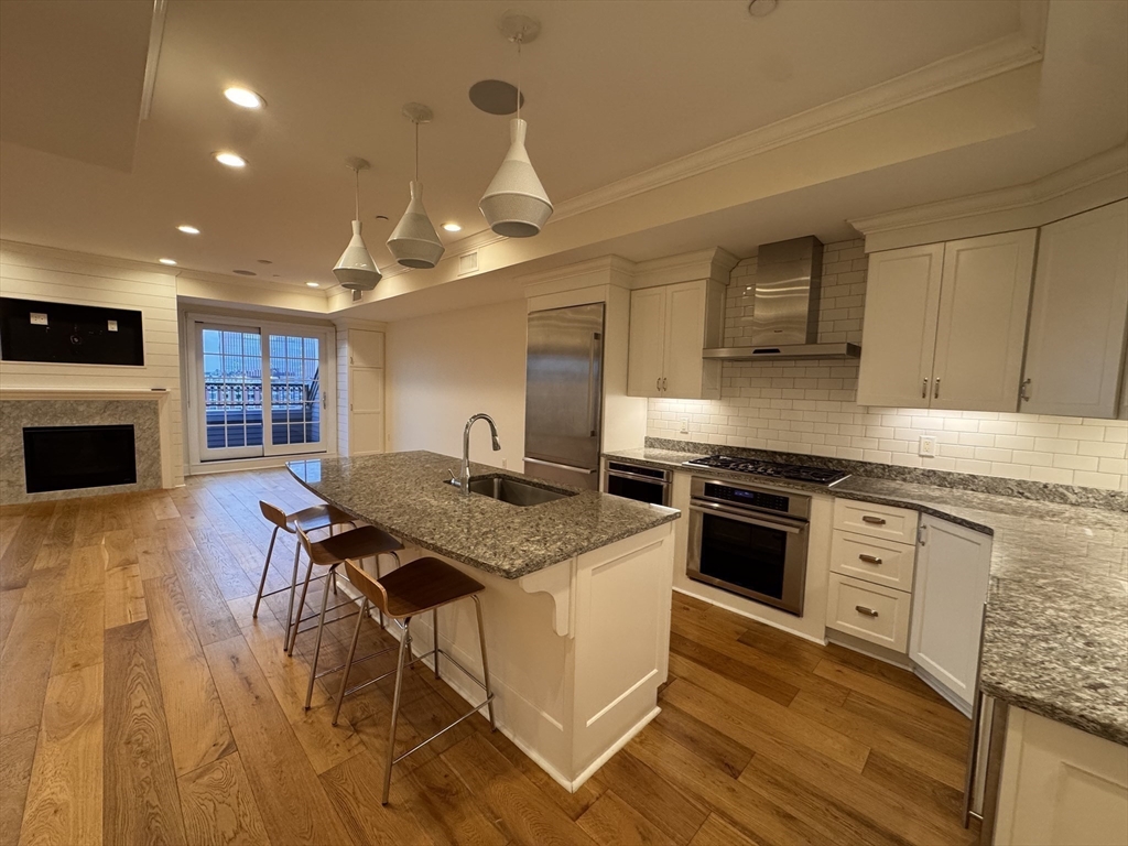 374-398 Bunker Hill # 306