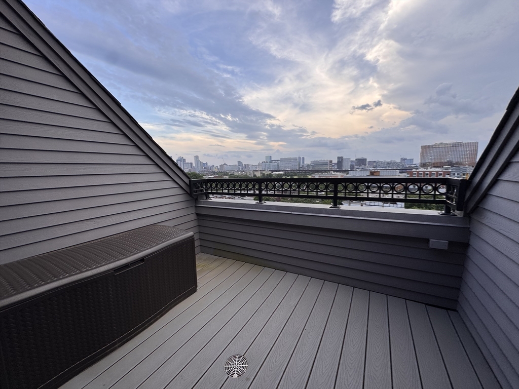 374-398 Bunker Hill # 306