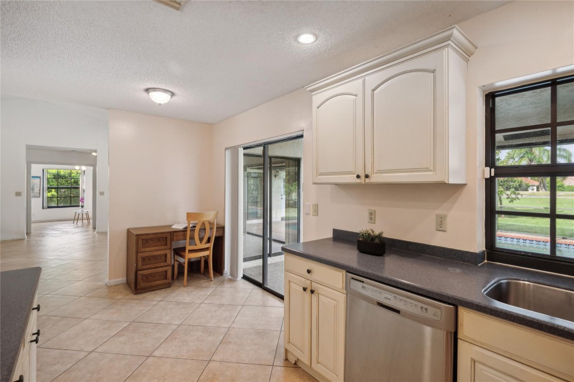 10081 Canoe Brook Cir