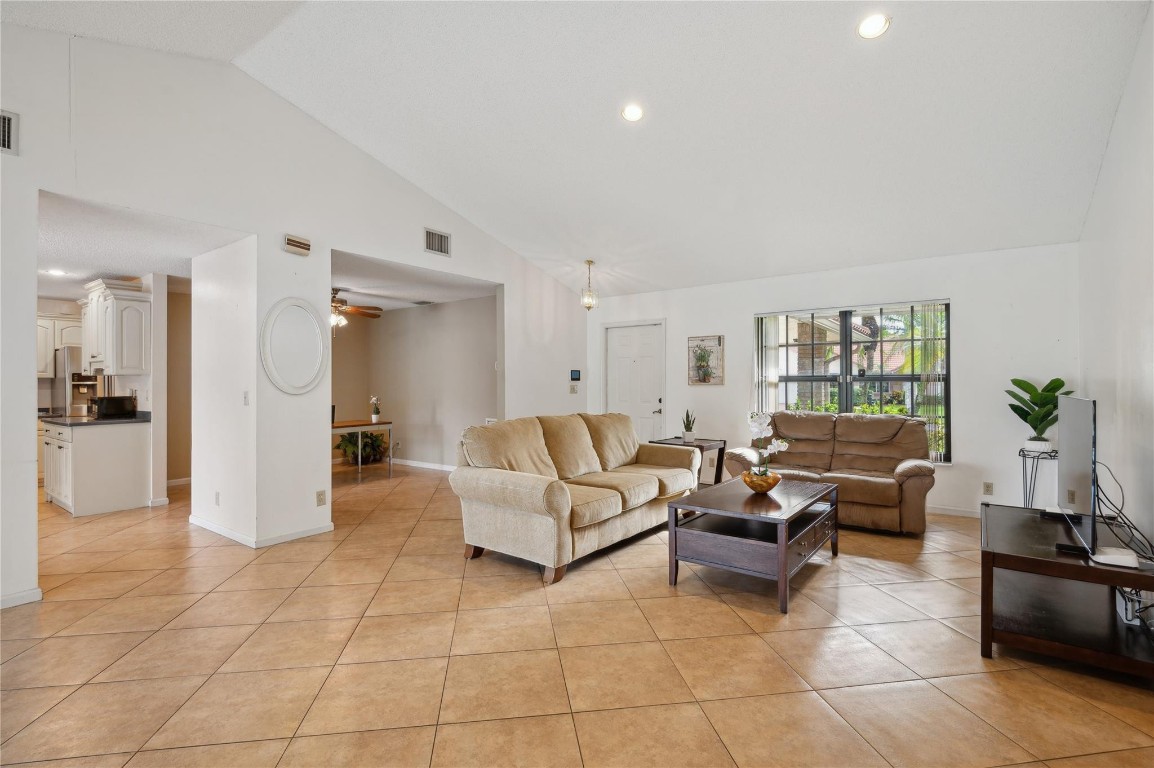 10081 Canoe Brook Cir