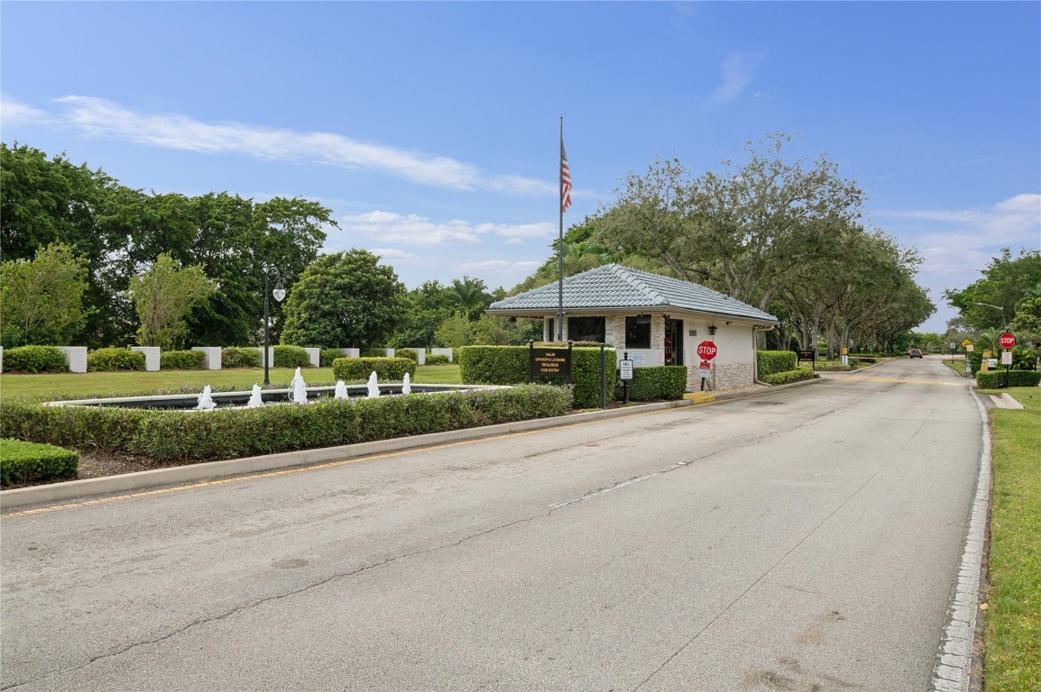 10081 Canoe Brook Cir