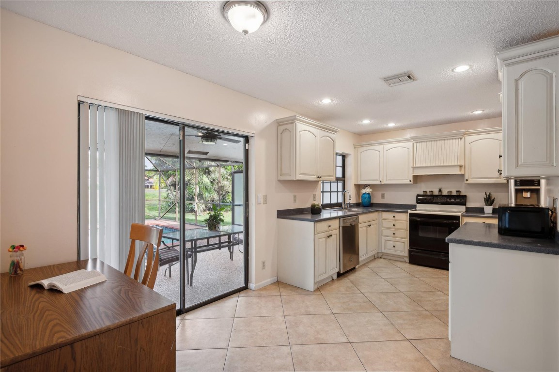 10081 Canoe Brook Cir