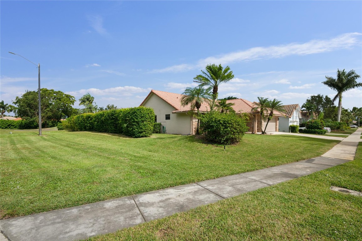 10081 Canoe Brook Cir