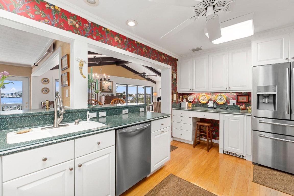 4400 SE Whiticar Way