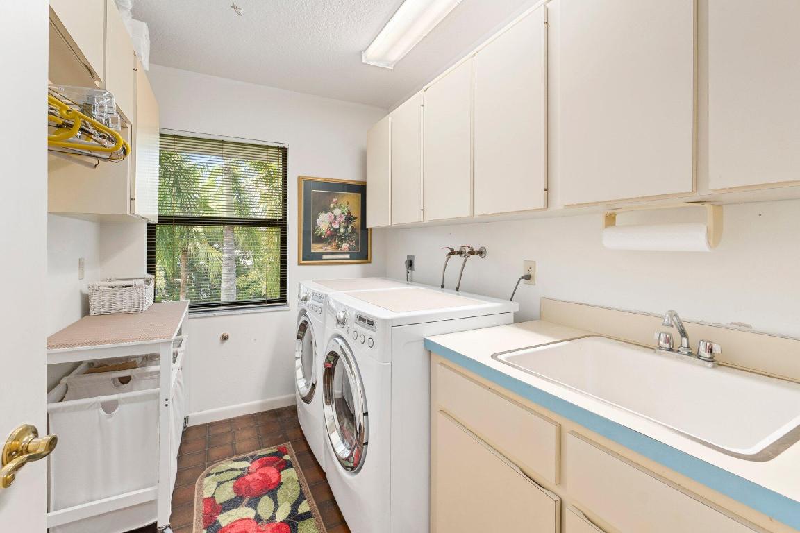 4400 SE Whiticar Way