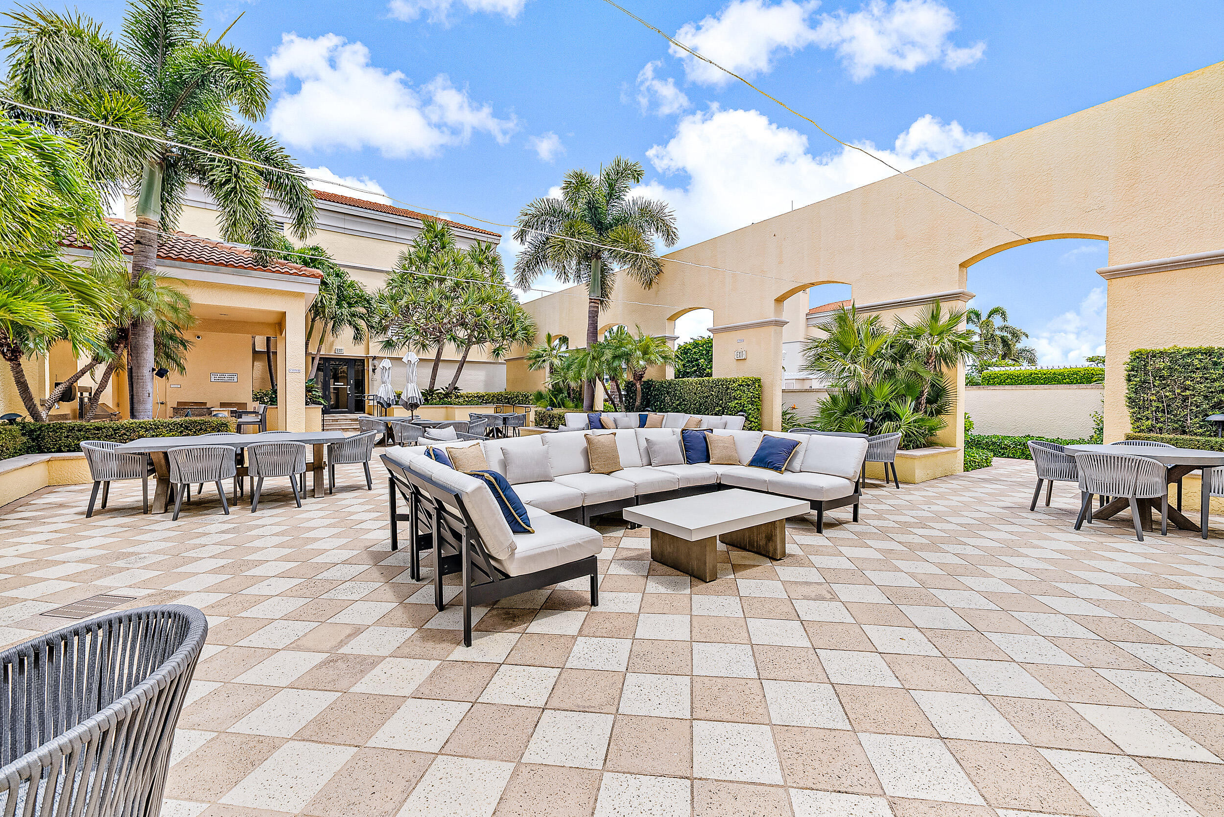 701 S Olive Avenue 802