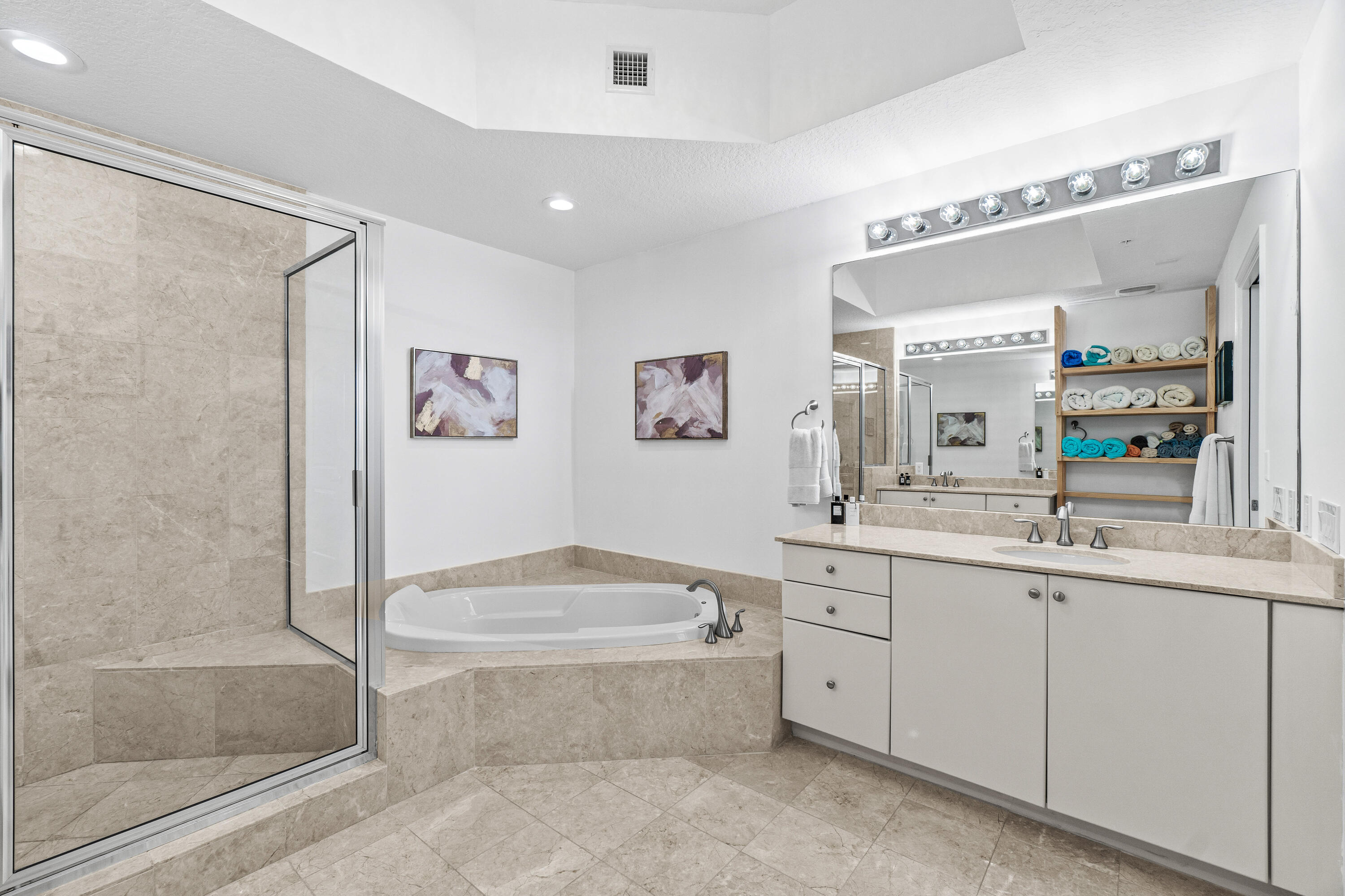 701 S Olive Avenue 1022