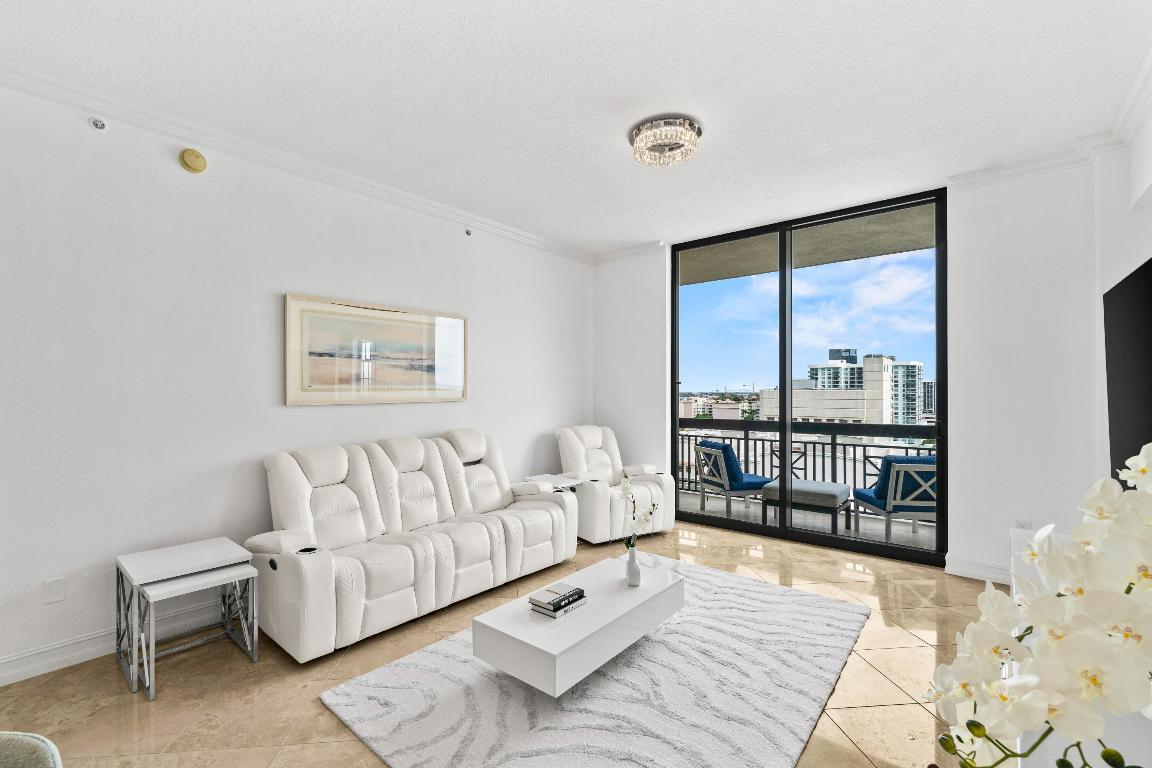 701 S Olive Avenue 1022