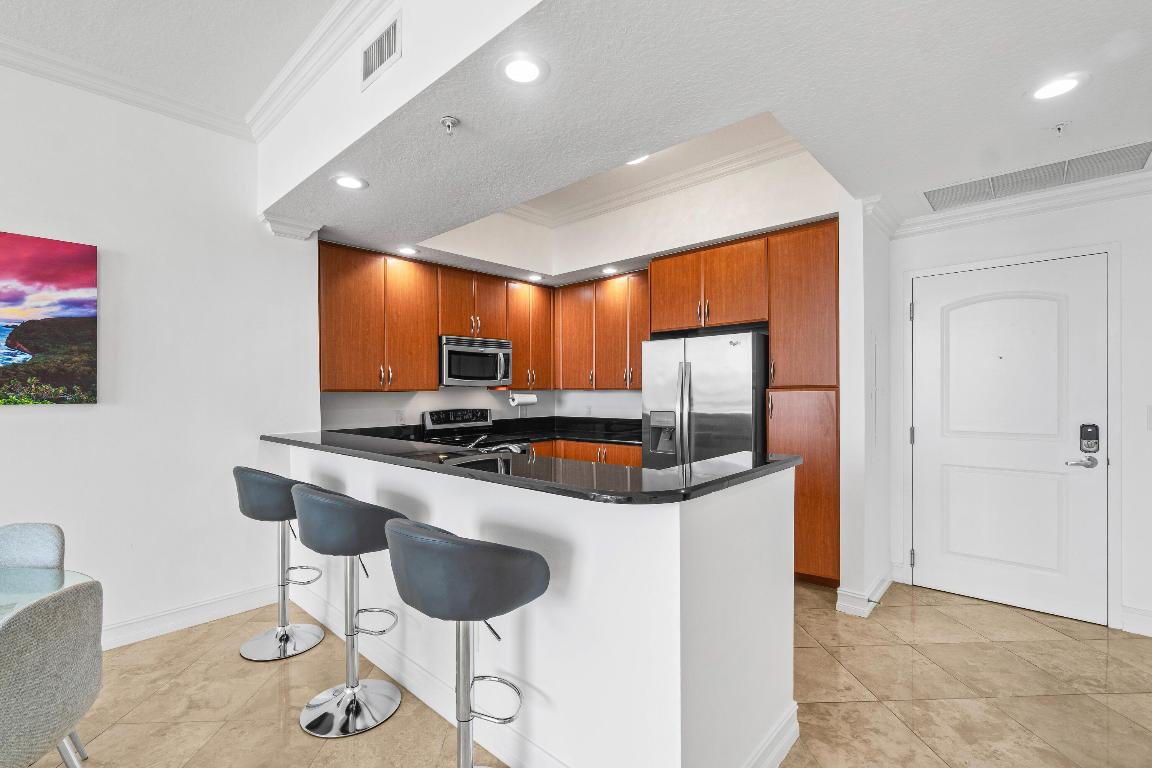 701 S Olive Avenue 1022