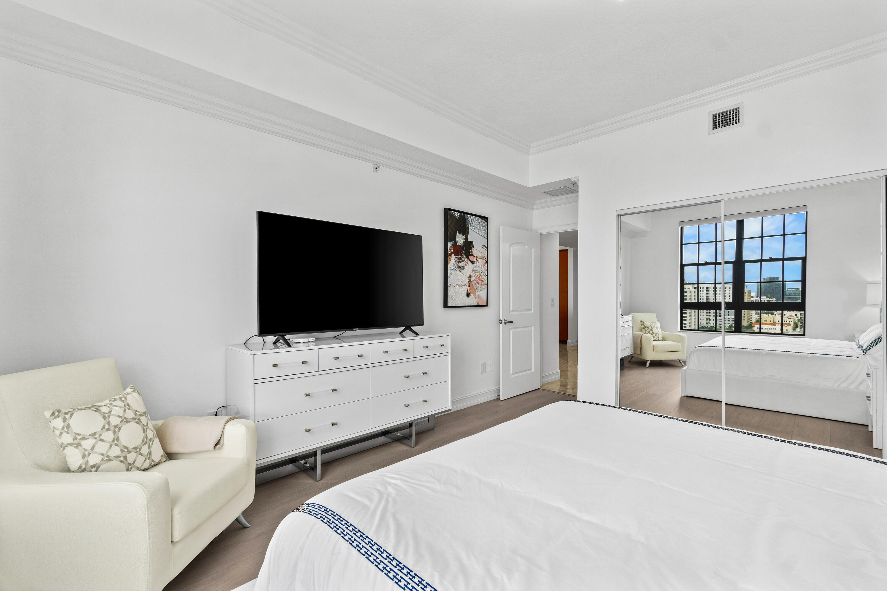 701 S Olive Avenue 1022