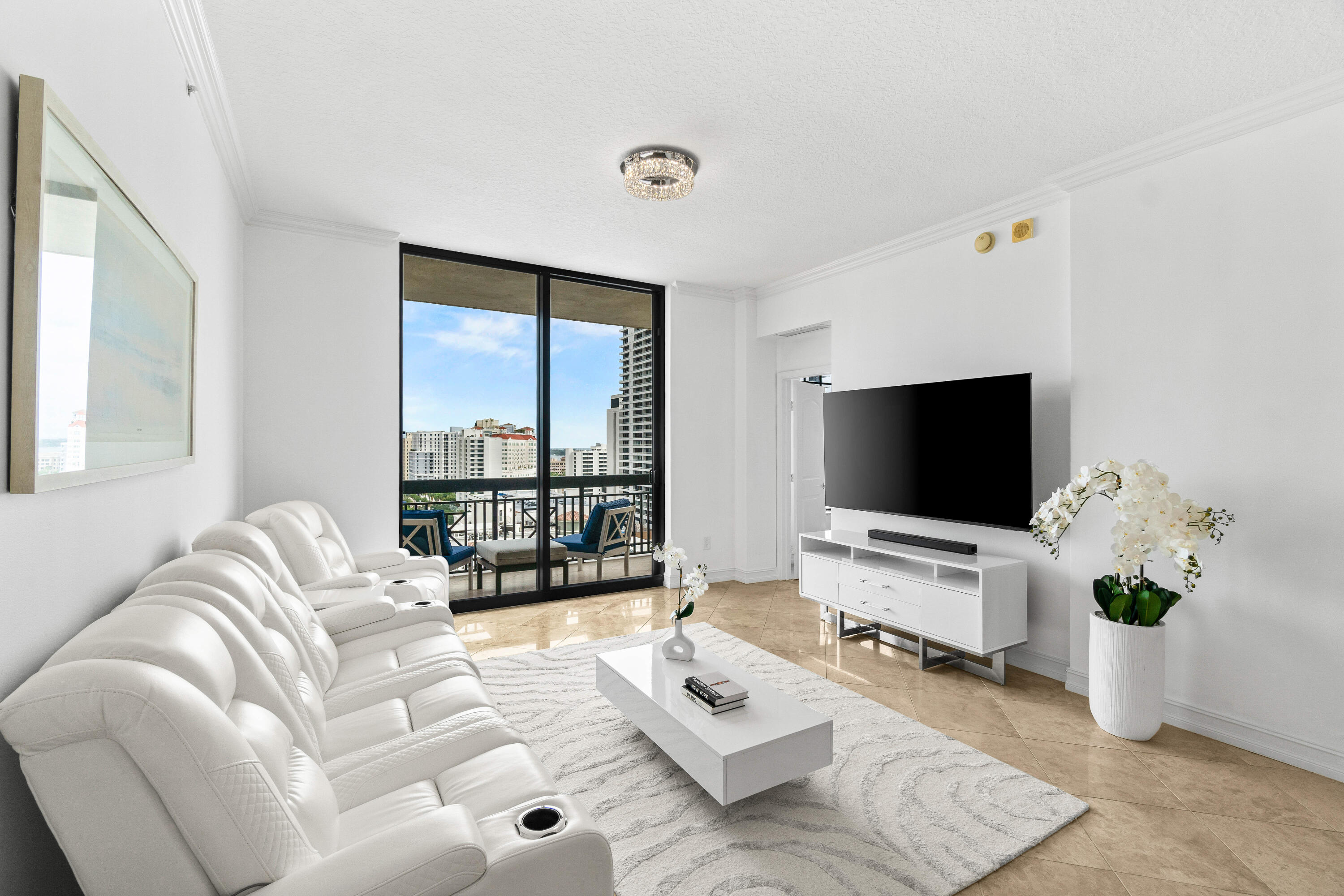 701 S Olive Avenue 1022