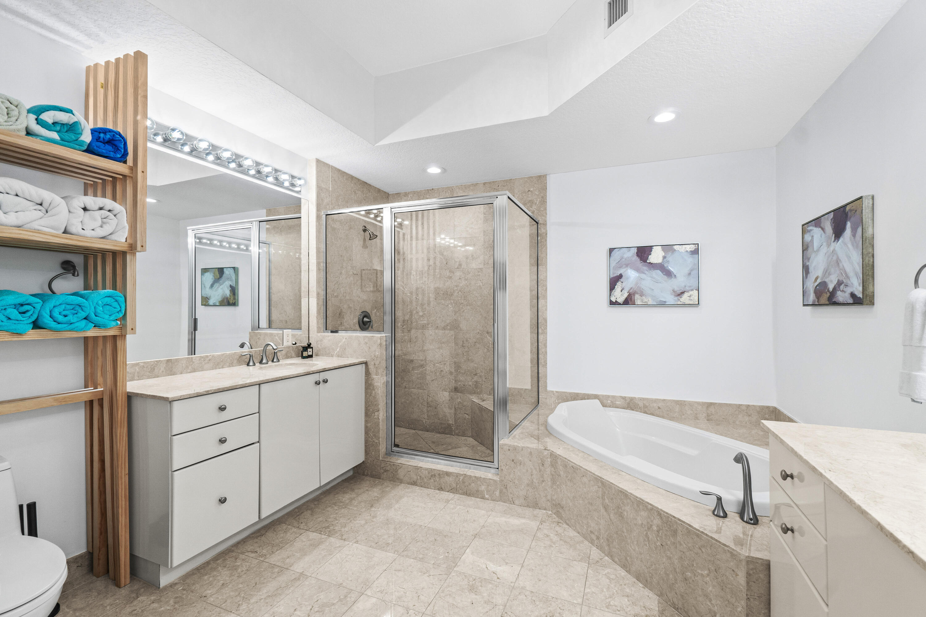 701 S Olive Avenue 1022