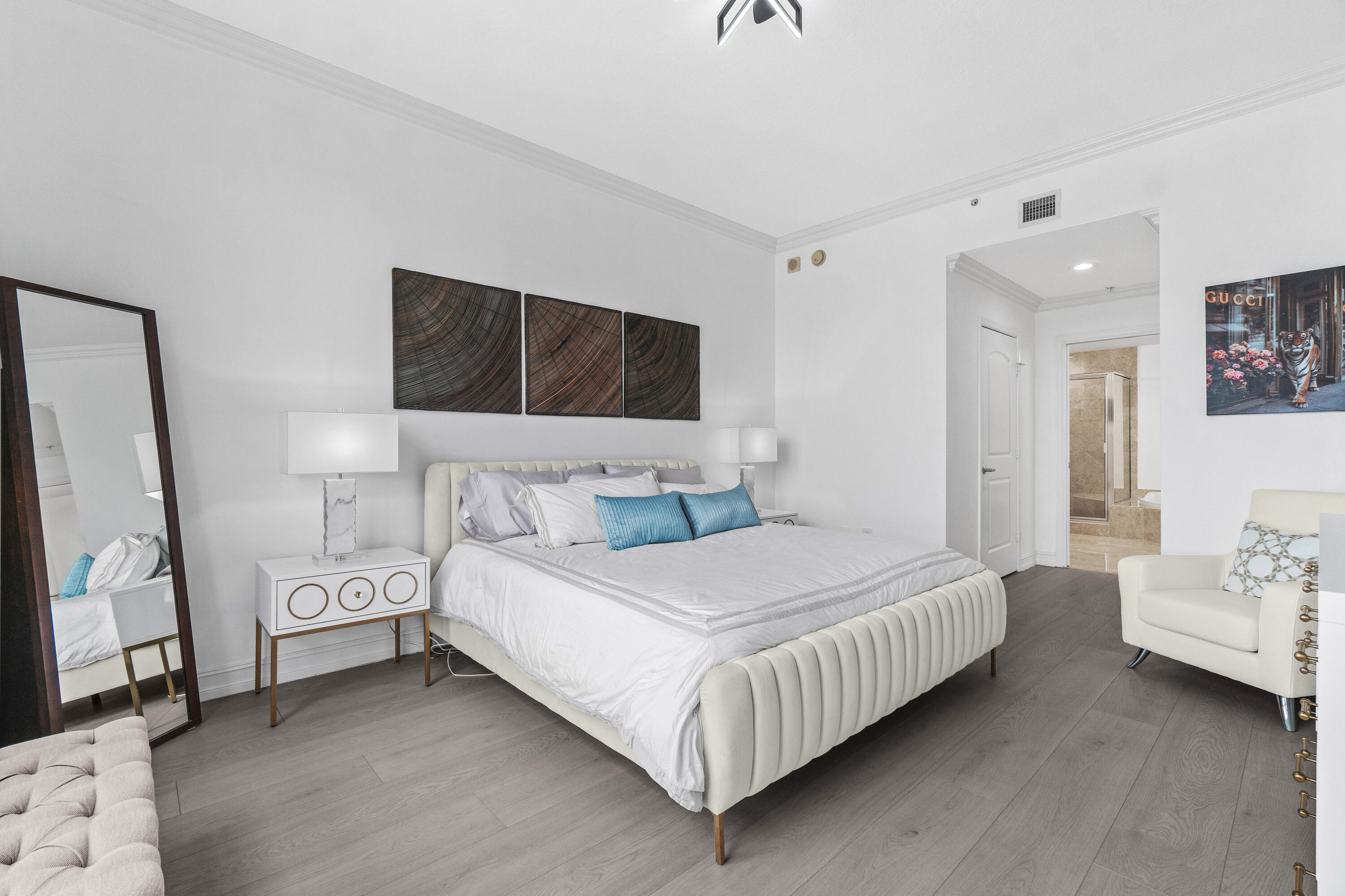 701 S Olive Avenue 1022