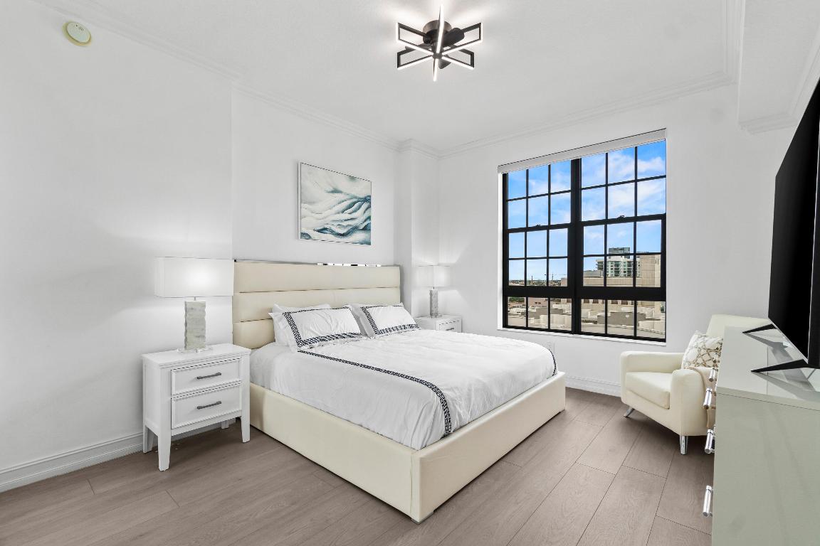 701 S Olive Avenue 1022