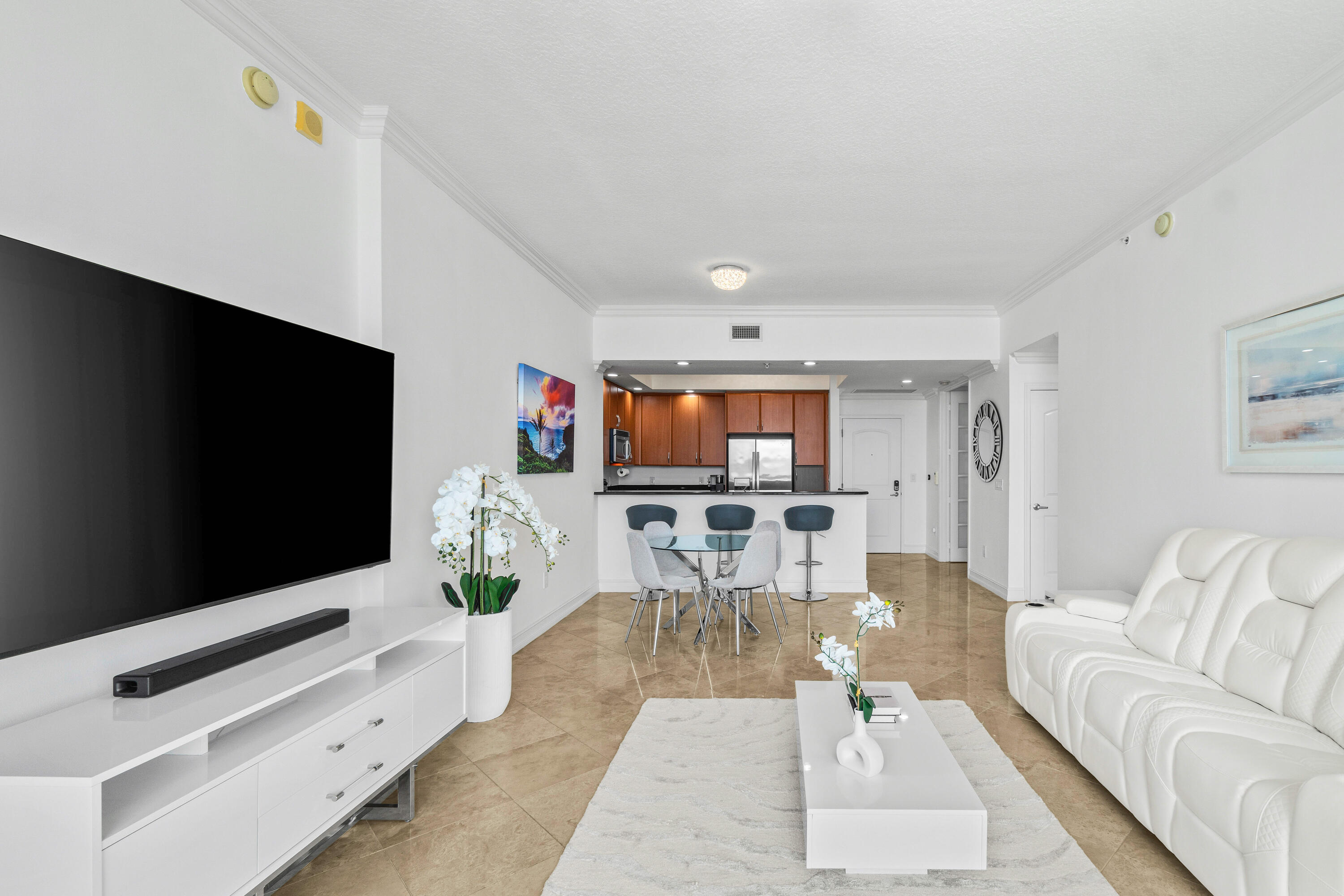 701 S Olive Avenue 1022