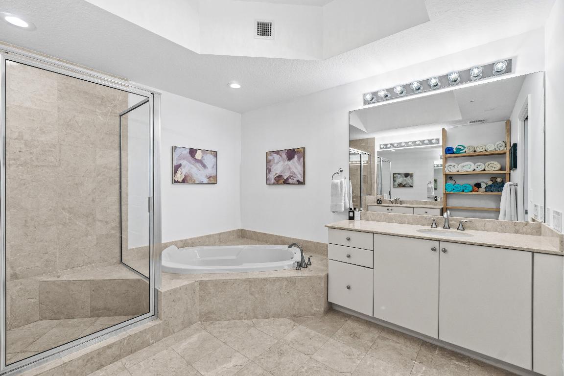 701 S Olive Avenue 1022