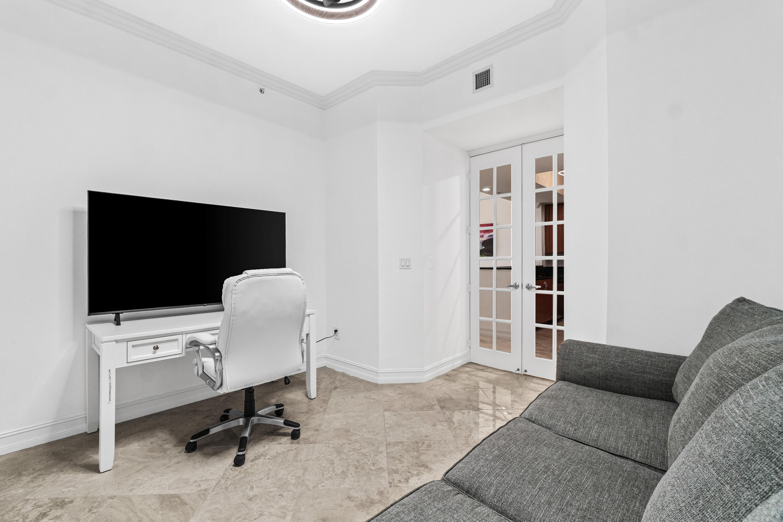 701 S Olive Avenue 1022