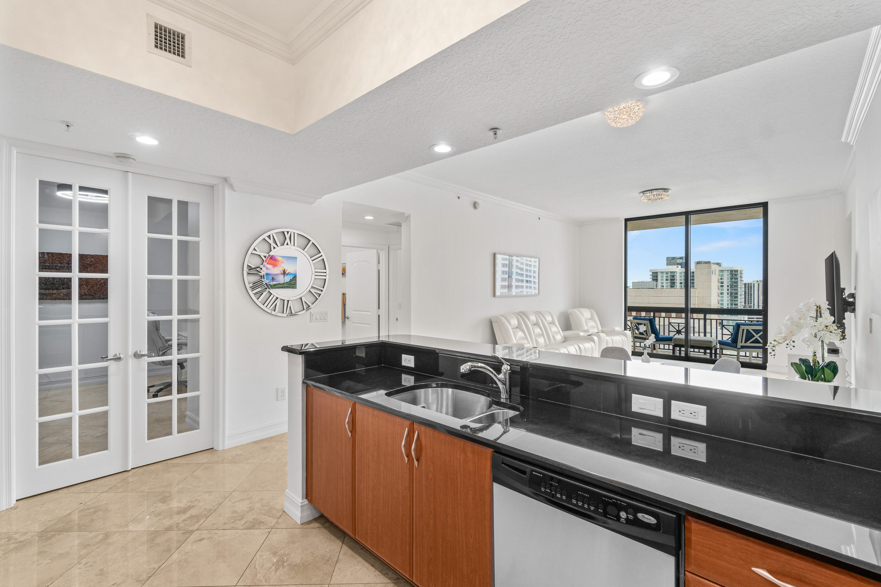 701 S Olive Avenue 1022