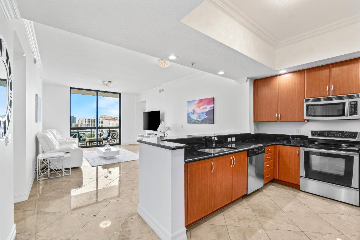 701 S Olive Avenue 1022