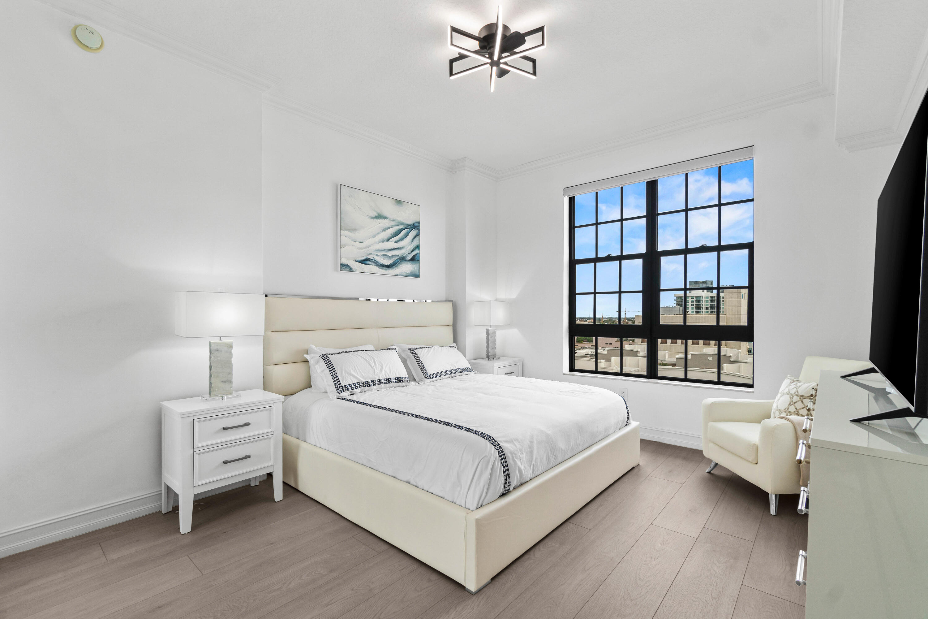 701 S Olive Avenue 1022