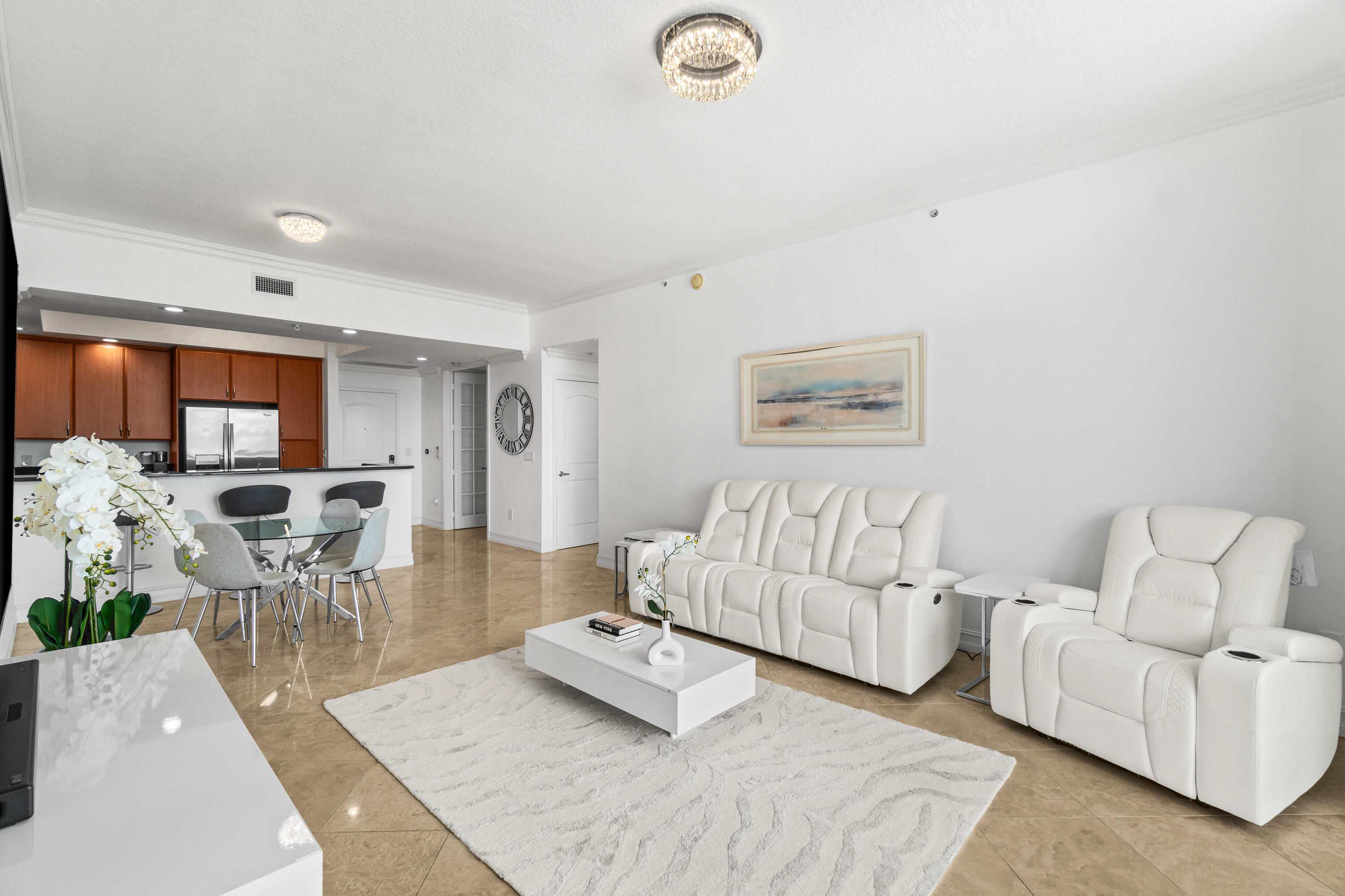 701 S Olive Avenue 1022