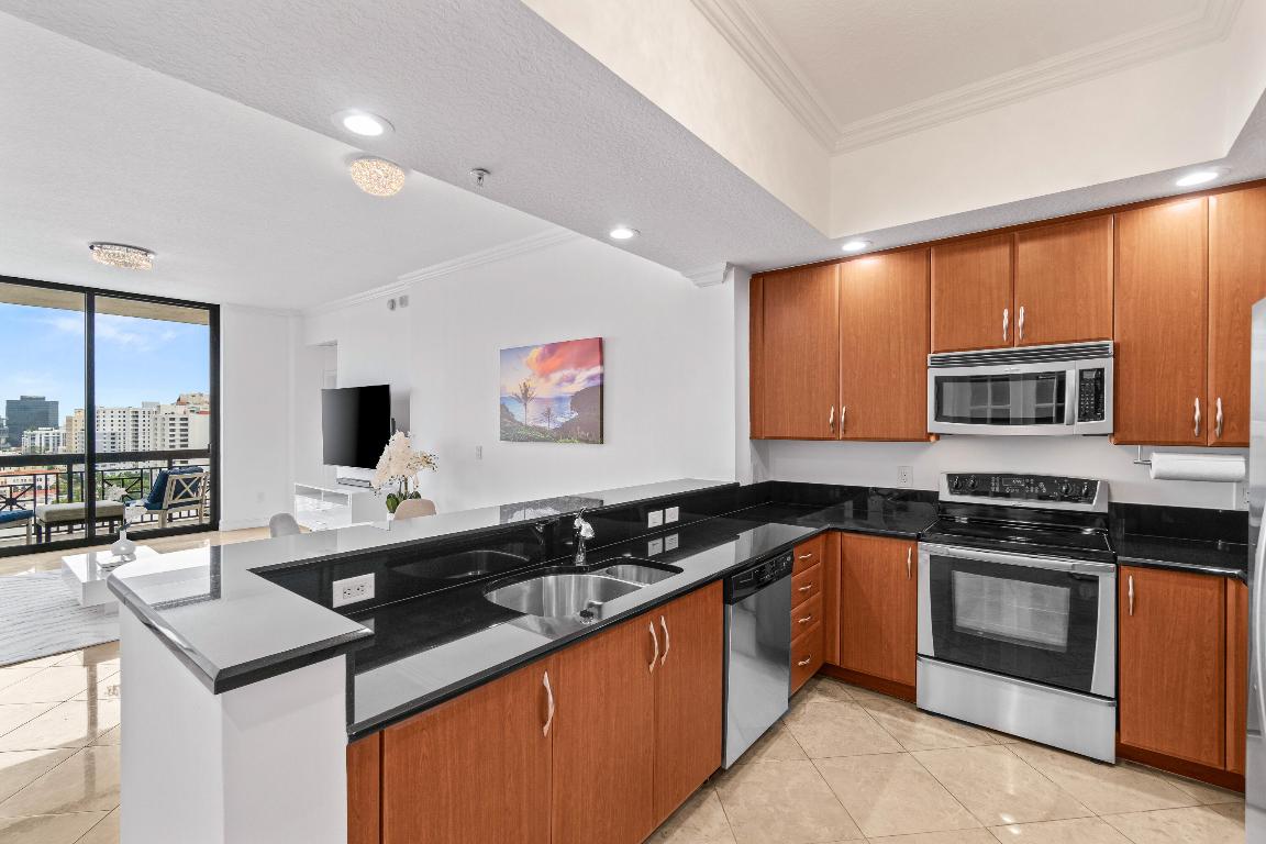 701 S Olive Avenue 1022