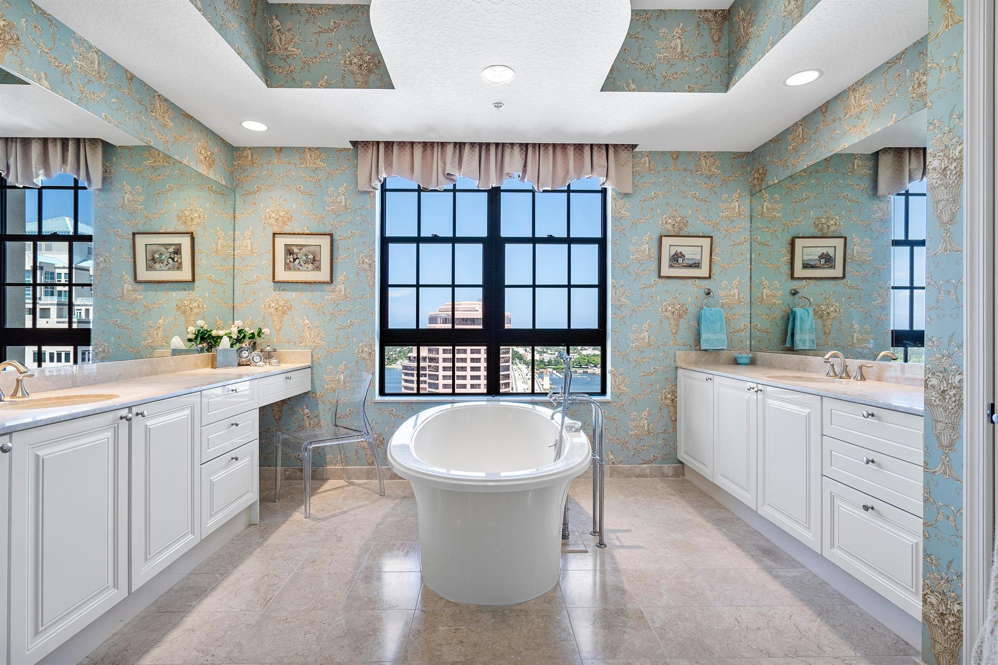 701 S Olive Avenue 1811