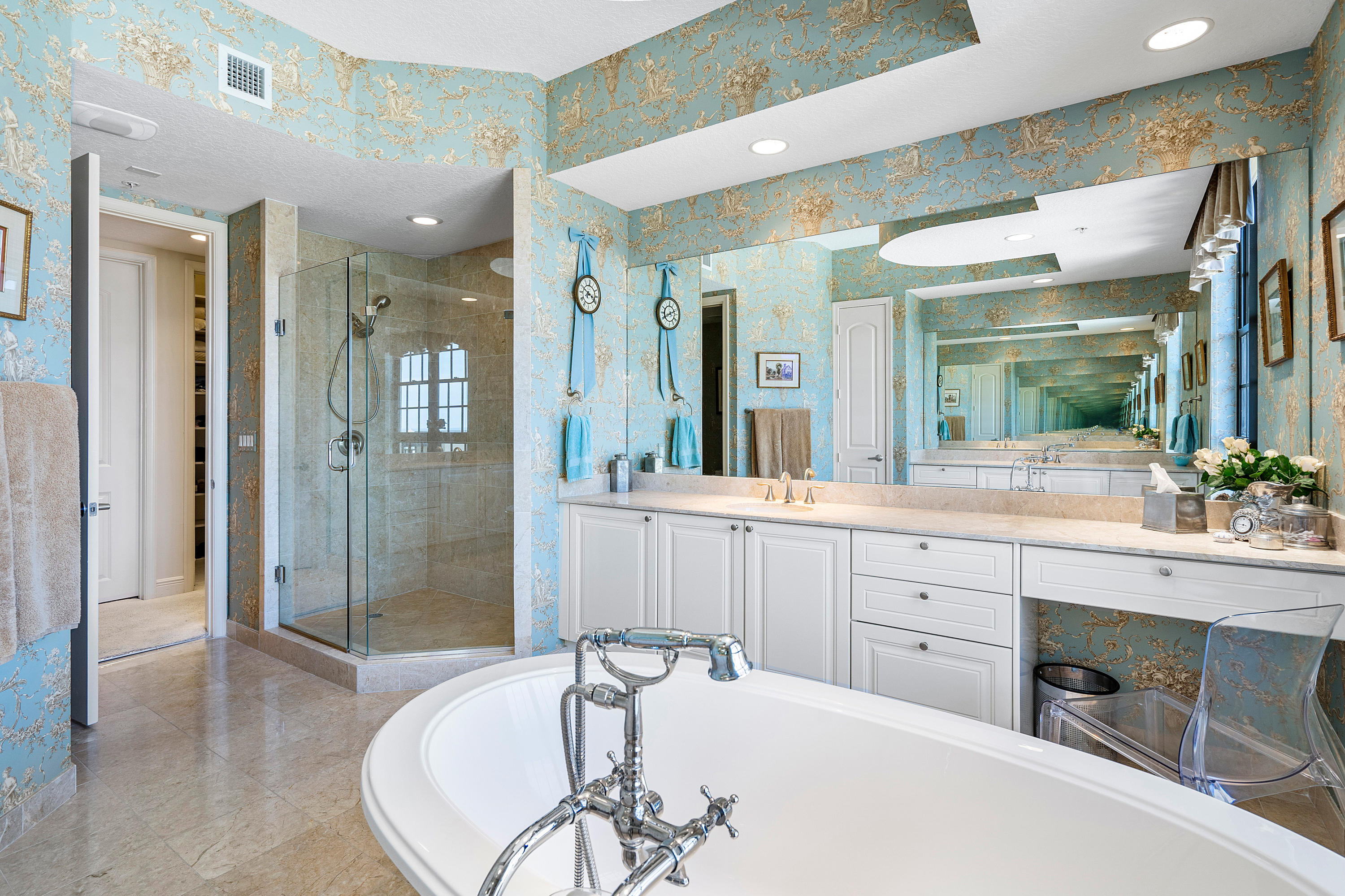 701 S Olive Avenue 1811