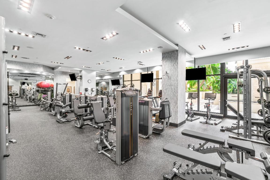 701 S Olive Avenue 1811