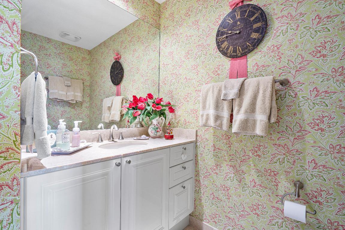 701 S Olive Avenue 1811