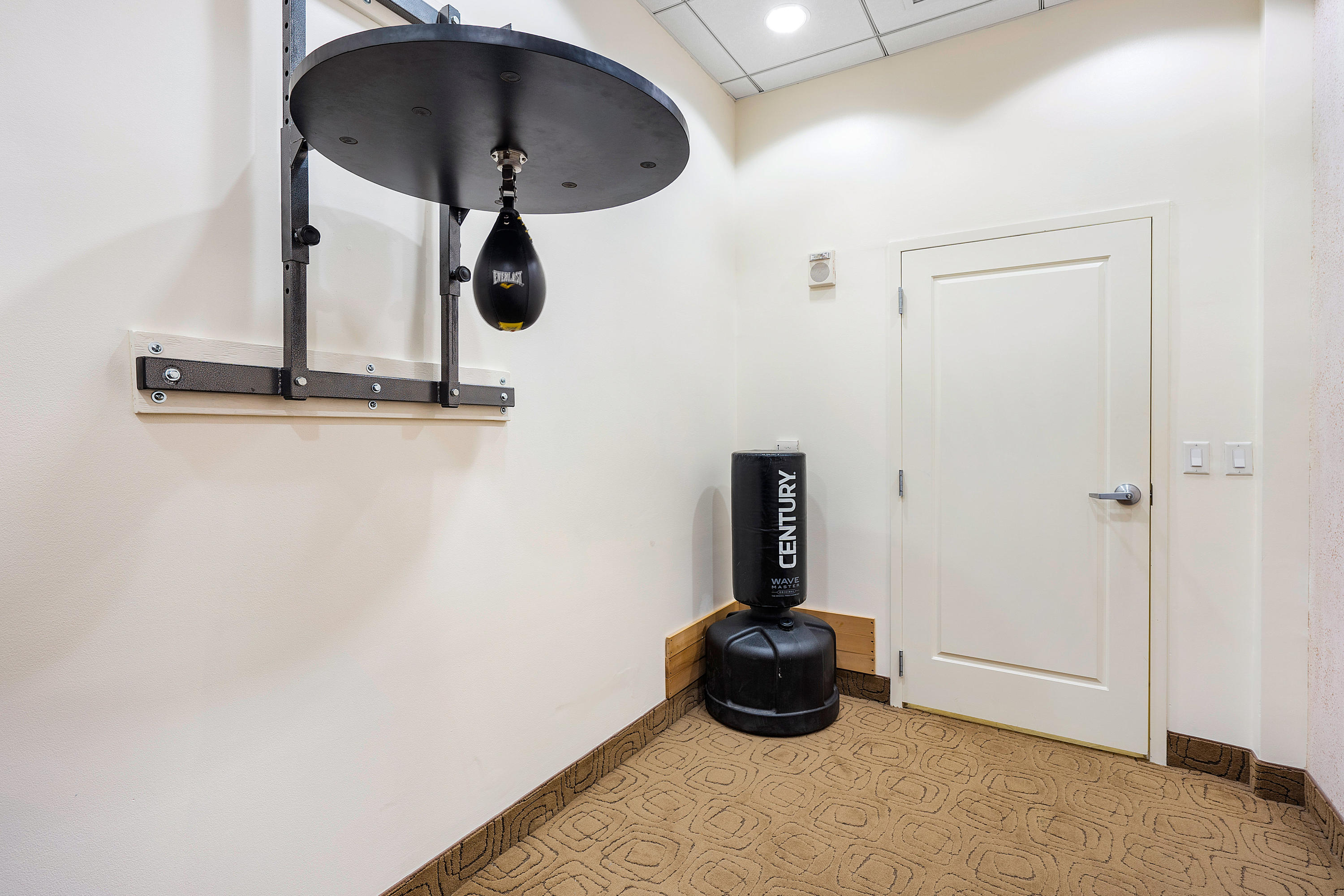 701 S Olive Avenue 1811